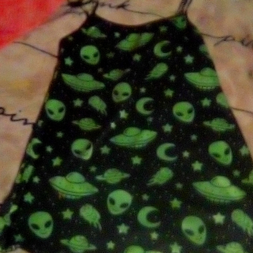Slip dress alien style.